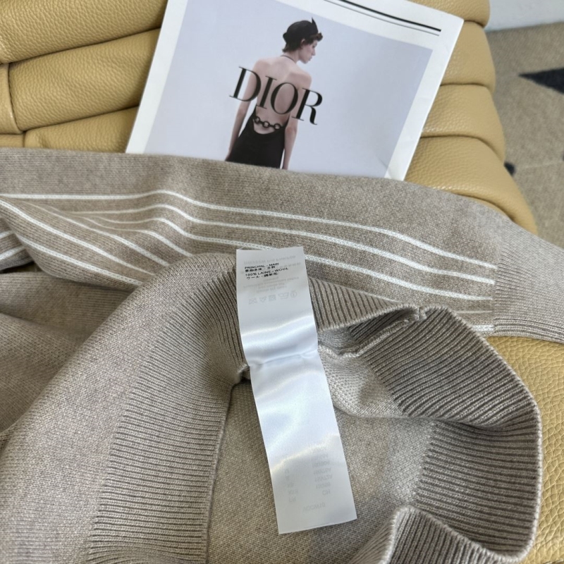 l0vis Vvtt0n sweaters